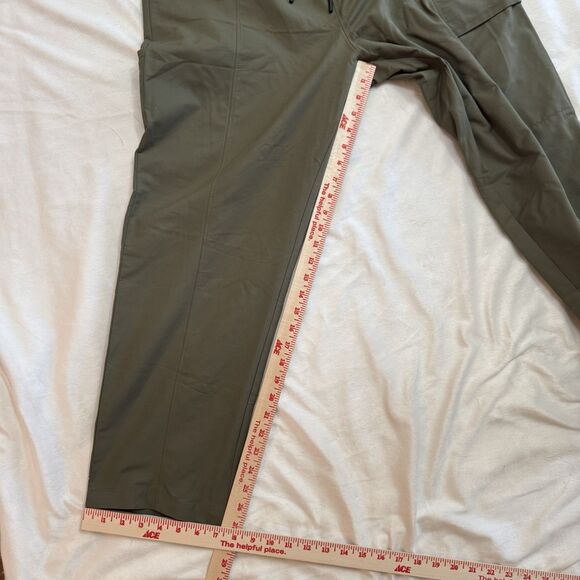 Jordan Essentials Woven Cargo Undefeated Olive Pants - Picture 6 of 6
